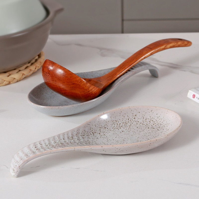 Kitchen Gadgets Under 100 - Ceramiczna podstawka pod łyżkę na kuchenkę,